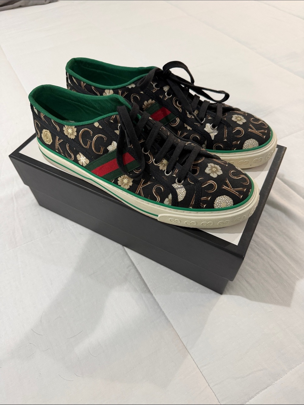 Gucci Black GG Blooms Canvas Low-Top Sneakers with Green & Red Stripe
